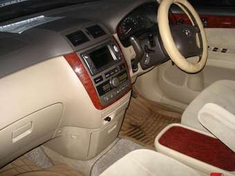 2001 Toyota Ipsum Pictures
