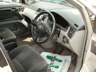 2001 Toyota Ipsum Pics