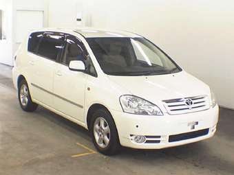 2001 Toyota Ipsum Photos