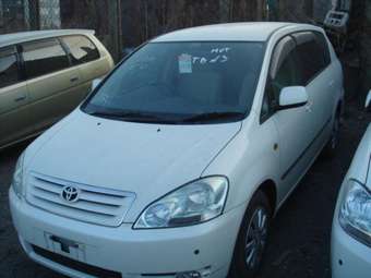 2001 Toyota Ipsum Pictures