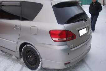 2001 Toyota Ipsum Photos