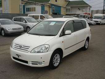 2001 Toyota Ipsum Pictures