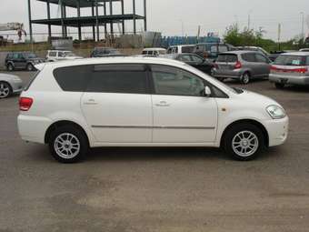 2001 Toyota Ipsum Photos