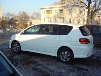 2001 Toyota Ipsum Pictures