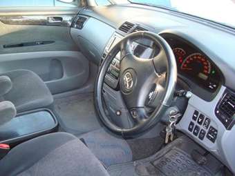 2001 Toyota Ipsum Photos
