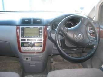 2001 Toyota Ipsum Pictures