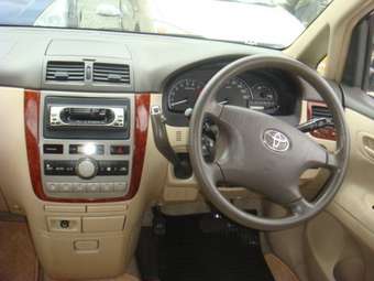 2001 Toyota Ipsum Pictures