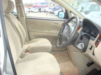 2001 Toyota Ipsum Pictures