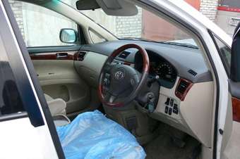 2001 Toyota Ipsum Pictures