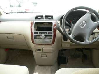 2001 Toyota Ipsum Pictures