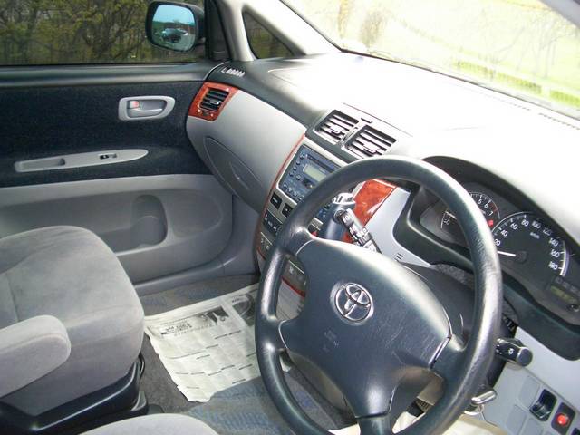 2002 Toyota Ipsum