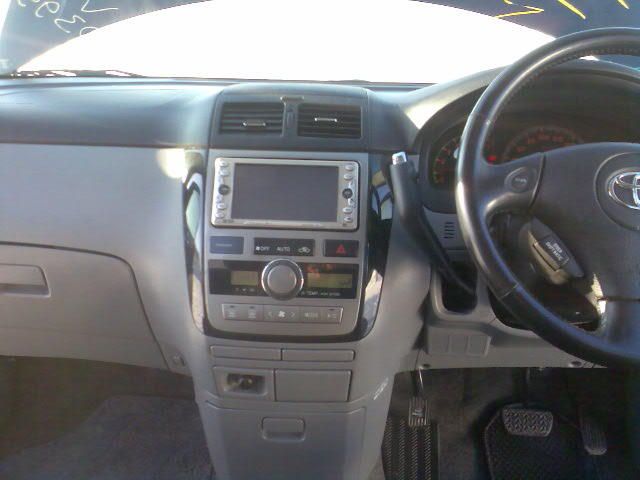 2002 Toyota Ipsum