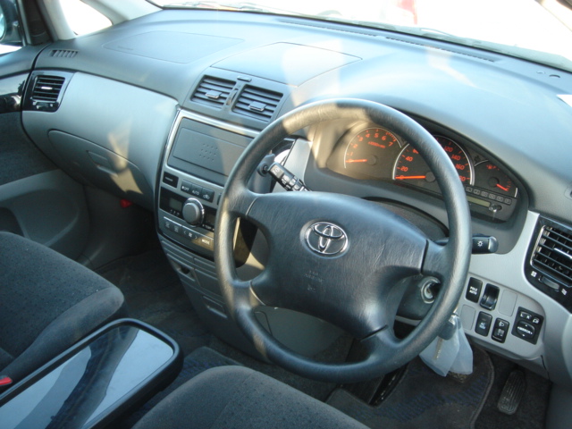 2002 Toyota Ipsum Photos