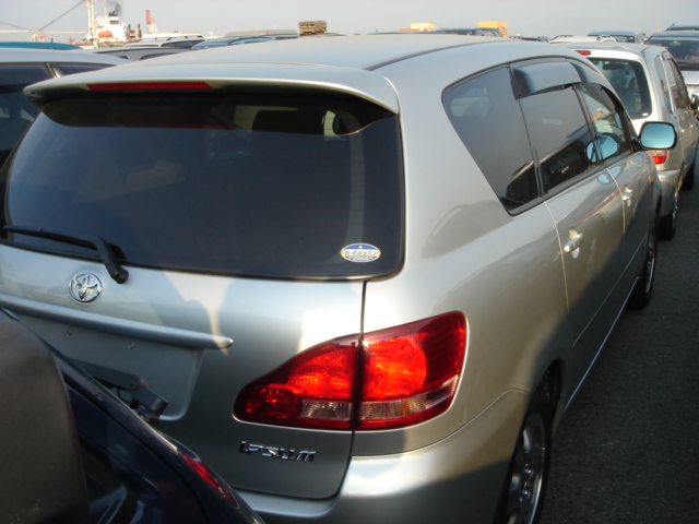 2002 Toyota Ipsum Pictures