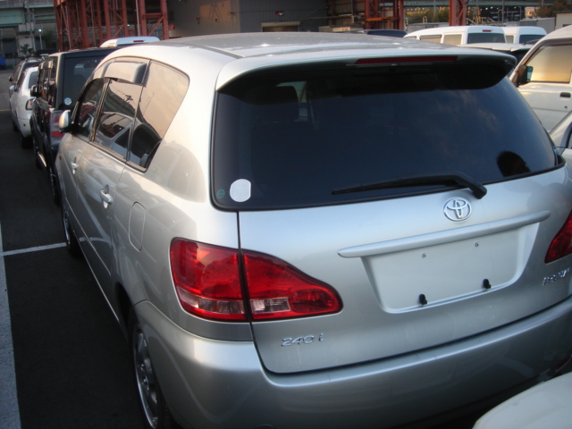 2002 Toyota Ipsum Photos
