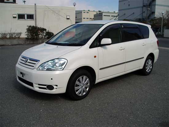 2002 Toyota Ipsum Pictures