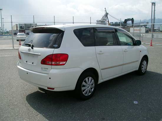 2002 Toyota Ipsum Pictures