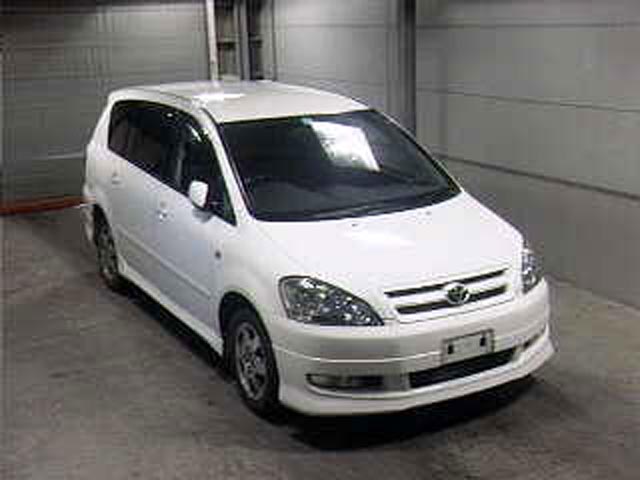 2002 Toyota Ipsum Photos