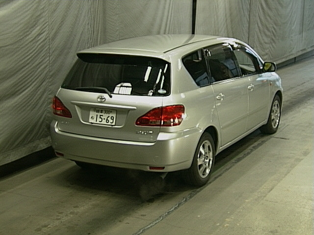 2002 Toyota Ipsum Pictures