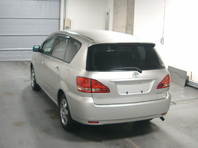 2002 Toyota Ipsum Pictures