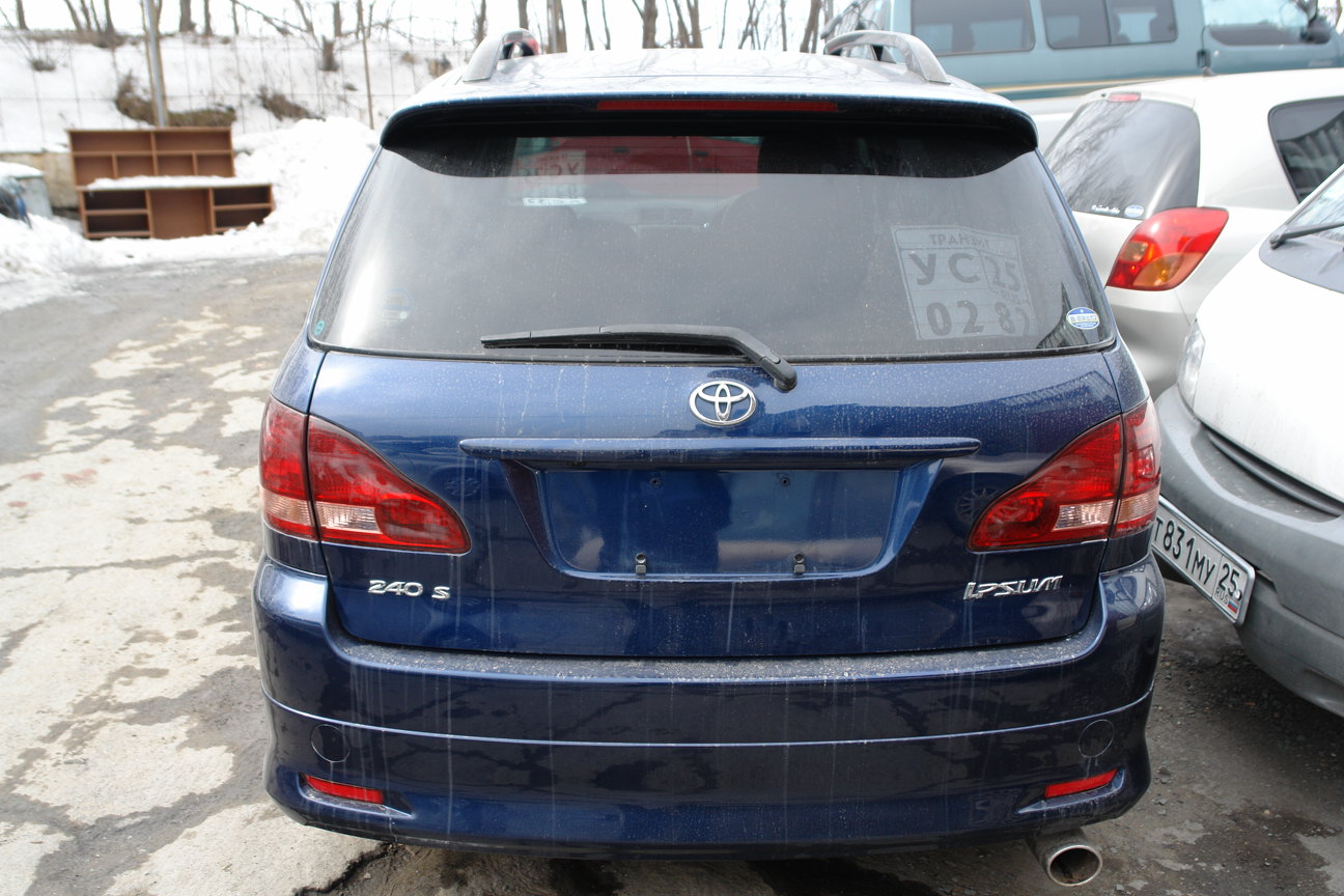 2002 Toyota Ipsum Pictures