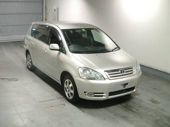 2002 Toyota Ipsum Photos