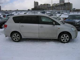 2002 Toyota Ipsum Pictures