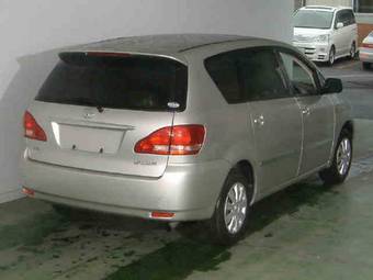 2002 Toyota Ipsum Photos