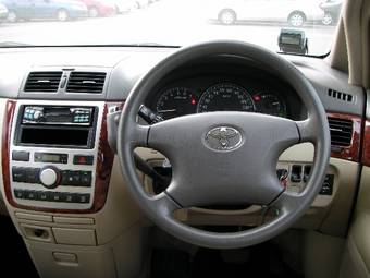 2002 Toyota Ipsum Pictures