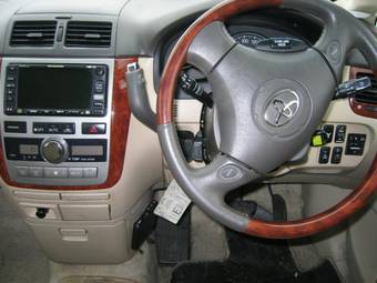 2002 Toyota Ipsum Photos