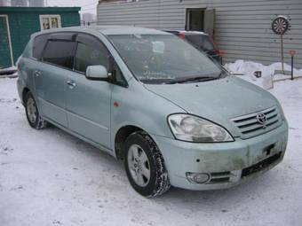 2002 Toyota Ipsum Pictures