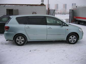 2002 Toyota Ipsum Pictures