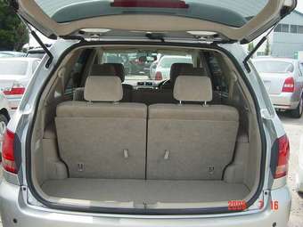 2002 Toyota Ipsum Pictures