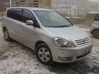 2002 Toyota Ipsum Pictures