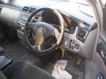 2002 Toyota Ipsum Photos