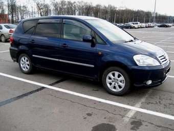 2002 Toyota Ipsum Pictures