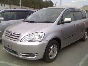 2002 Toyota Ipsum Pictures