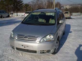 2002 Toyota Ipsum Pictures