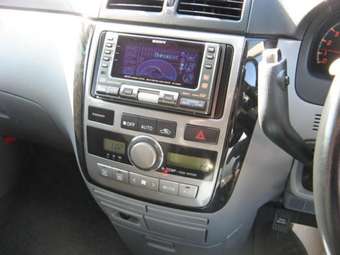 2002 Toyota Ipsum Pictures