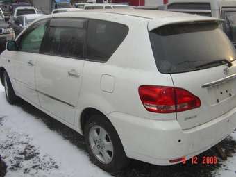 2002 Toyota Ipsum Pictures