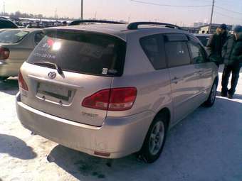 2002 Toyota Ipsum Pictures