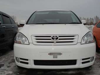 2002 Toyota Ipsum Photos