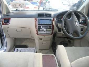 2002 Toyota Ipsum Pictures