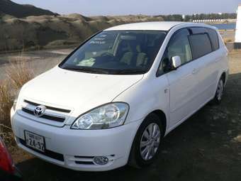 2002 Toyota Ipsum Photos