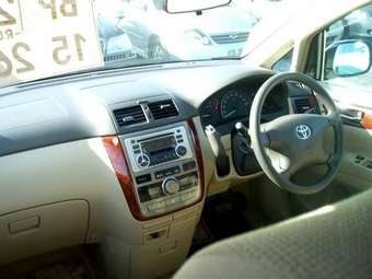 2002 Toyota Ipsum Pictures