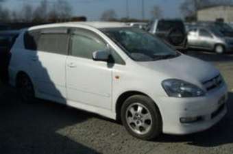 2002 Toyota Ipsum Pictures