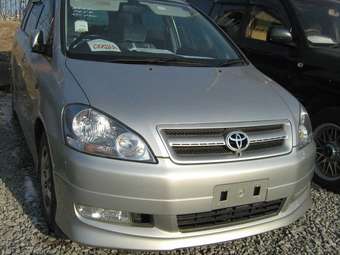 2002 Toyota Ipsum Pictures