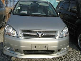 2002 Toyota Ipsum Photos