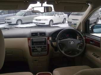 2002 Toyota Ipsum Pictures