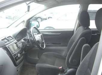 2002 Toyota Ipsum Photos